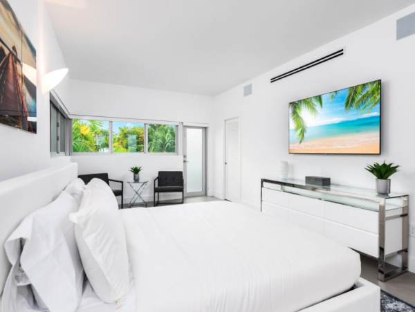 Miami Waterfront Luxury Villa - 4 Bedrooms Boater`s Retreat with Gym & Pool